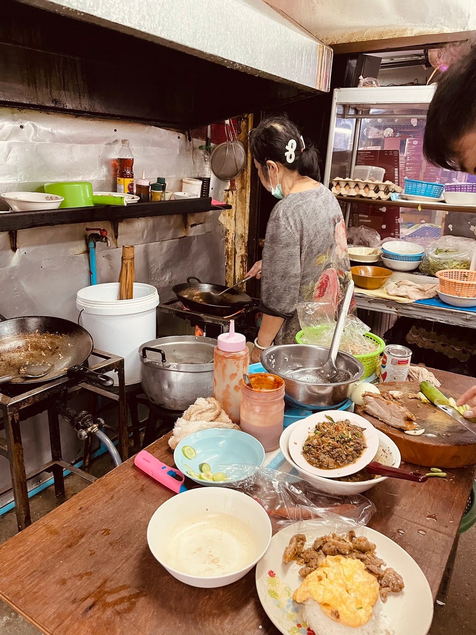 Thailand - Bangkok - Mittagessen in einem kleinen „Restaurant“ am Fluss 🐟