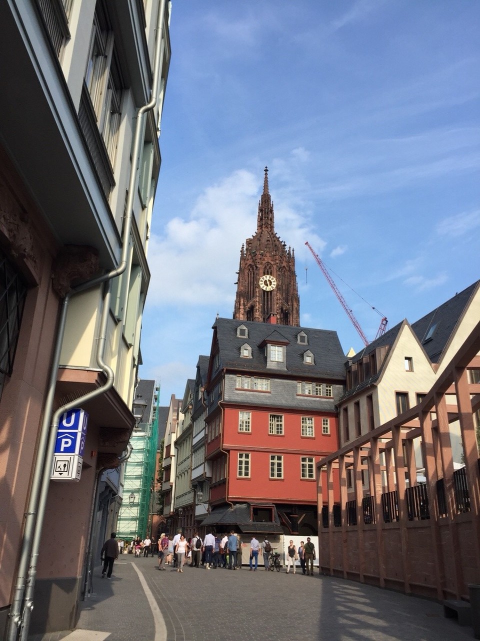 Deutschland - Frankfurt am Main - Historische und nachempfundene historische Häuser in der Altstadt mit Kaiserdom
