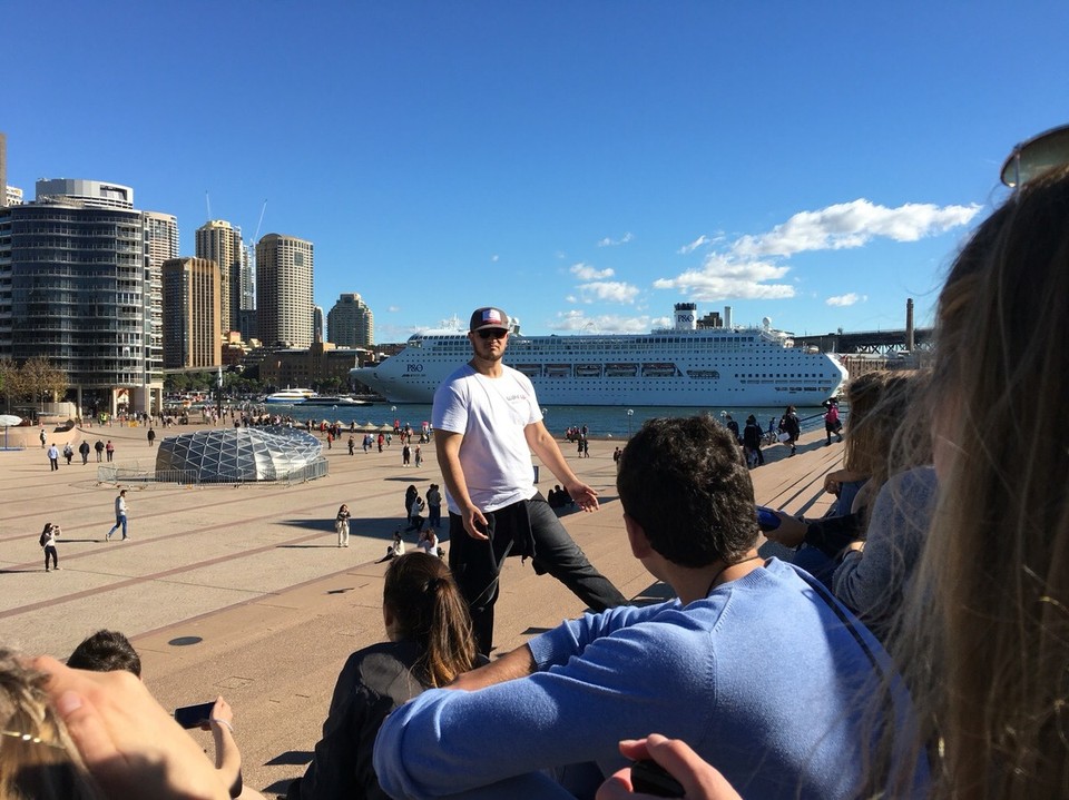 Australia - Sydney - Um sich einen Überblick zu verschaffen, macht man was? Genau eine Walking-Tour. Unser Guide war super lustig und hat uns sein Sydney ein wenig näher gebracht (einen Tag später hab ich erfahren, dass er eigentlich aus NY kommt, aber mei, er hat uns 'sein' Sydney trotzdem super gut erklärt =)
