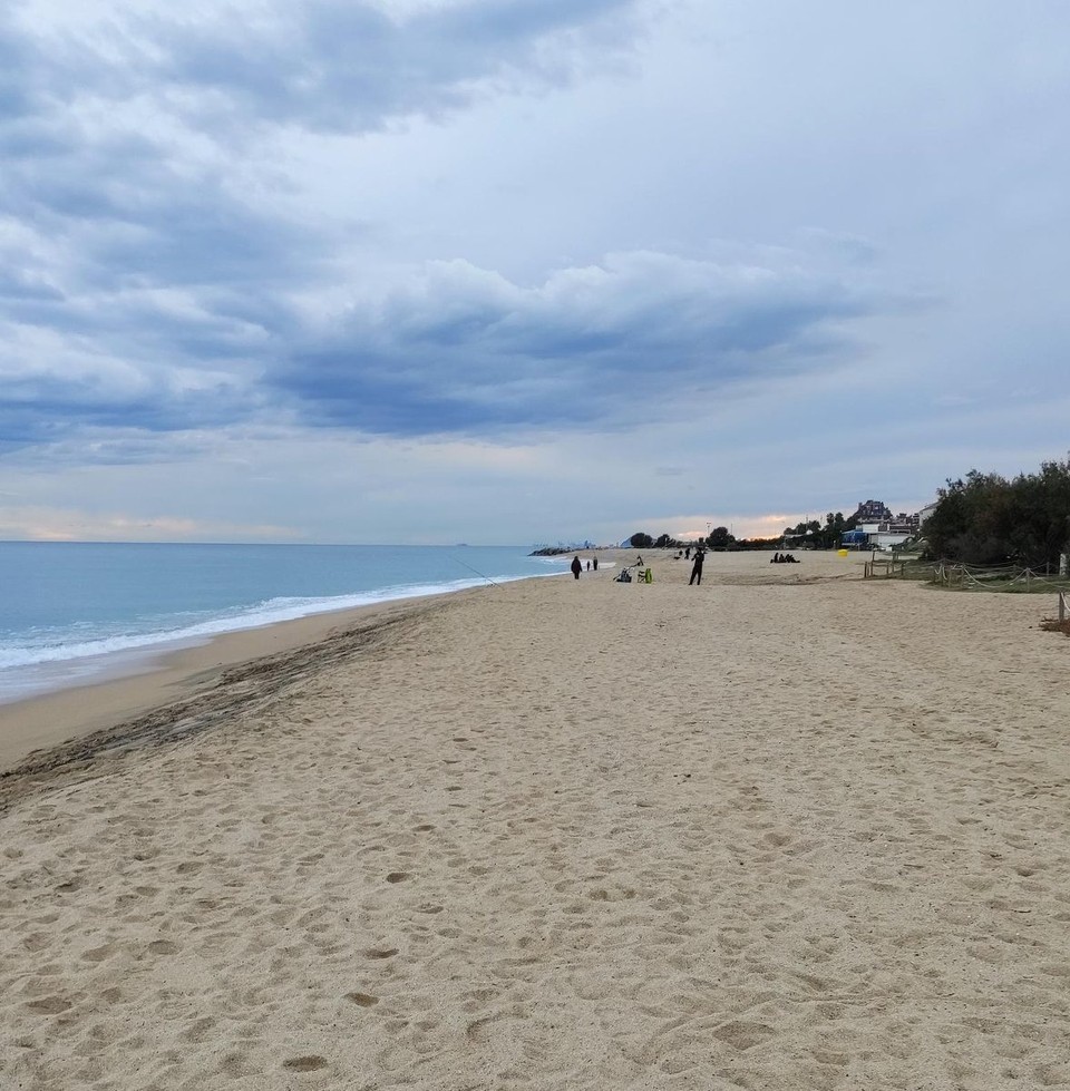 Spanien - Barcelona - Barcelona hat schöne Strände, aber bei diesem Wetter sind sie nur zum Laufen gut.