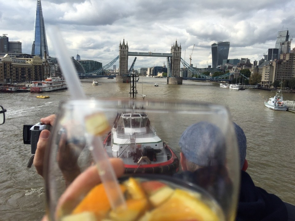  - United Kingdom, London, River Thames - The Tower Bridge gates opening for us. Boule. Cheers. 