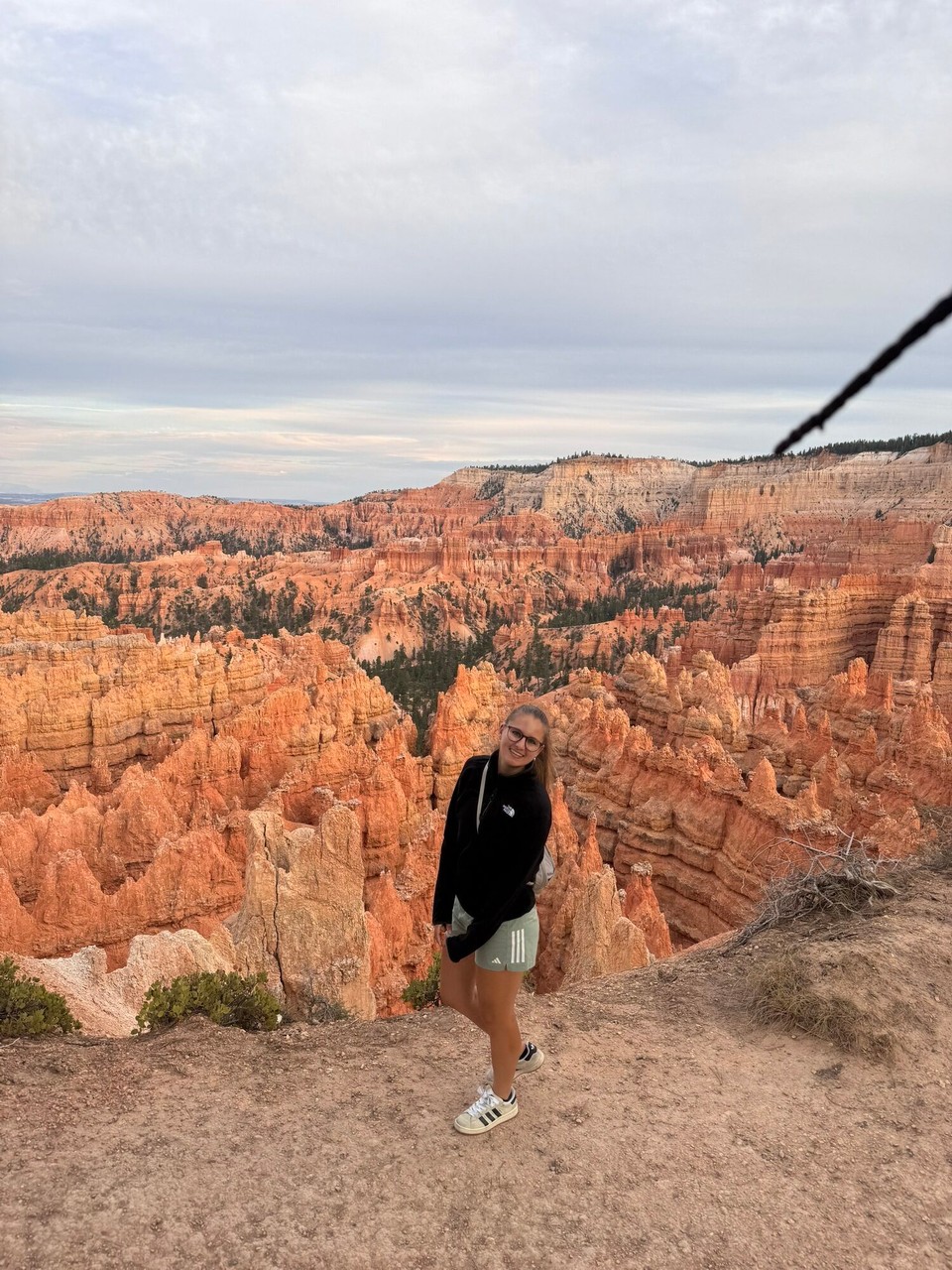 Vereinigte Staaten - Tropic - Am Abig nachem Znacht simmer den nomol zum Sunset Point glaufe, das sind vom Camping us öbbe 800m.☺️ 