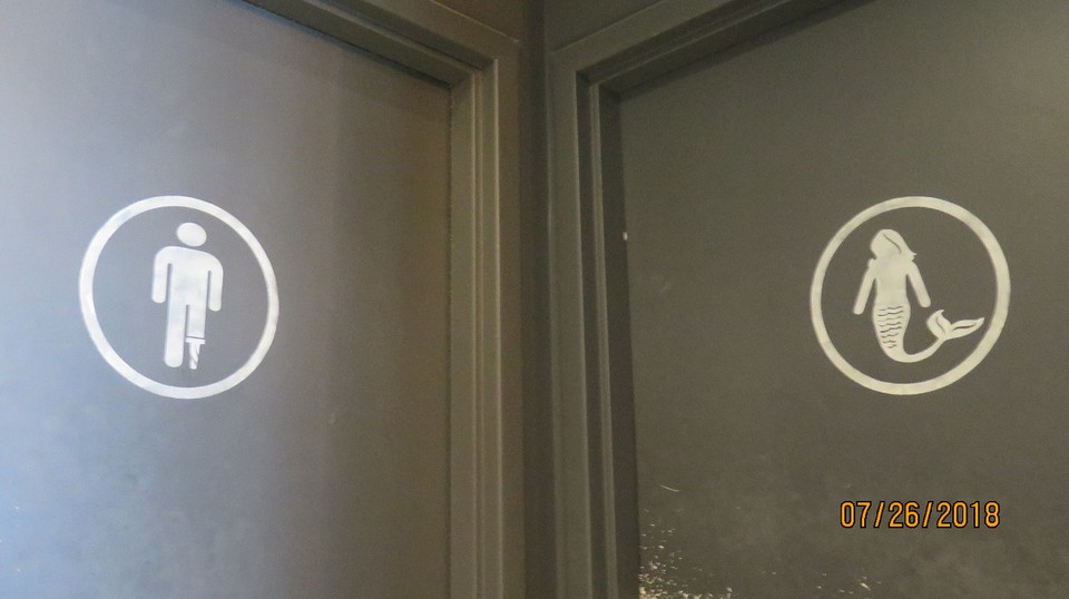 Kanada - Toronto - lustige WC-Schilder hier