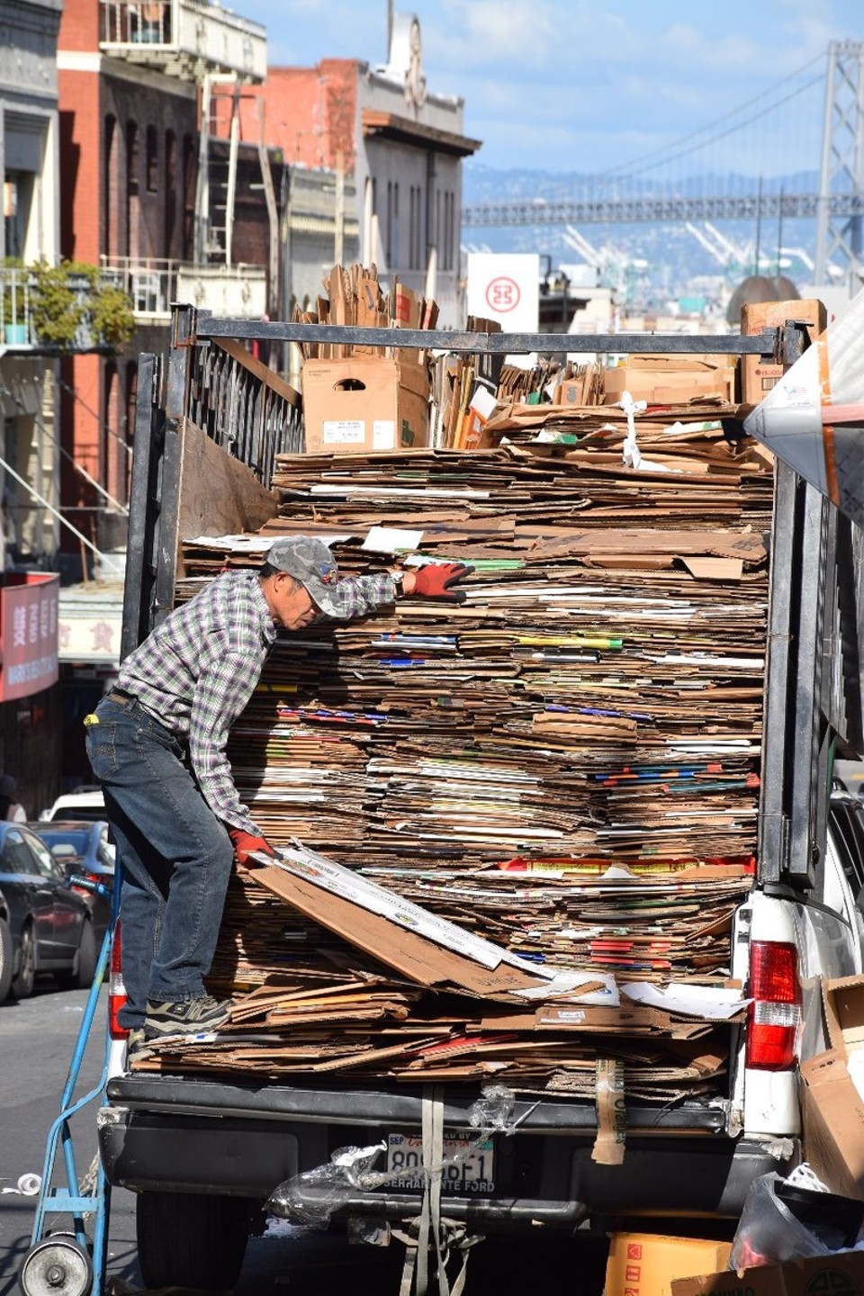 USA - San Francisco - Die unzähligen importierten Kartons müssen auch wieder entsorgt werden