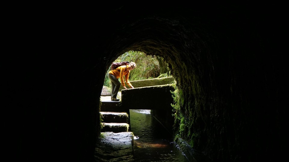 Portugal - Ribeira Brava - Raus aus dem Tunnel