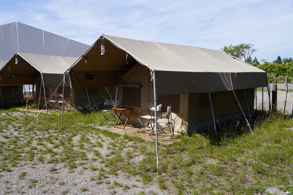 Schweiz - Zürich - Sieht nach luxuriösem Bushcamp aus.... allerdings ziemlich ausgebucht