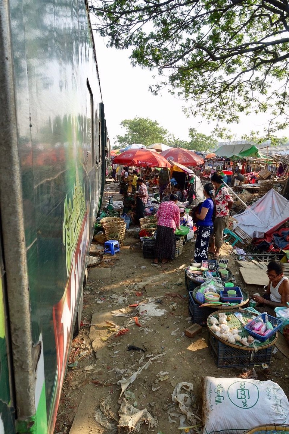 Myanmar (Burma) - Yangon - Marked på en av stasjonene. 