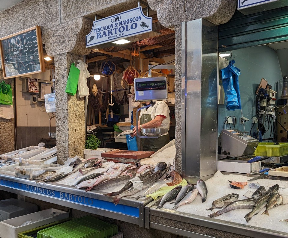 Spanien - Santiago de Compostela - Auf dem Nahe gelegenen Markt werden allerlei Meeresfrüchte angeboten.