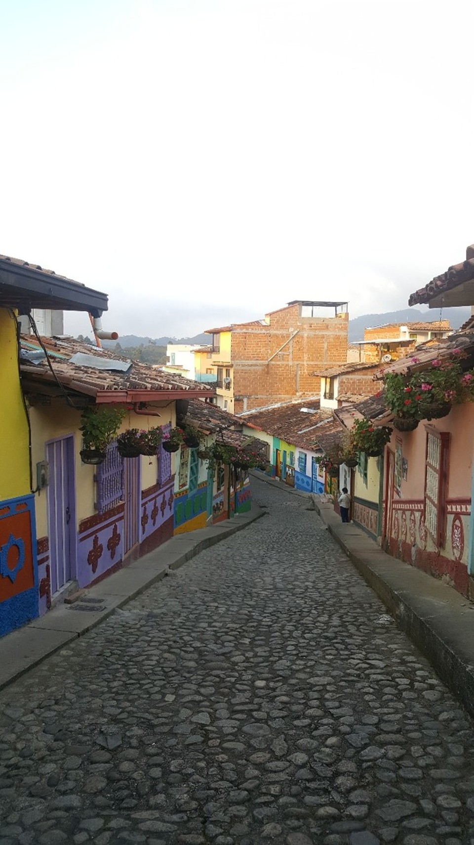 Kolumbien - Medellín - Jedes Haus, wirklich jedes Haus, hat einen sogenanten "zocalos de Guatape."
Just enjoy...