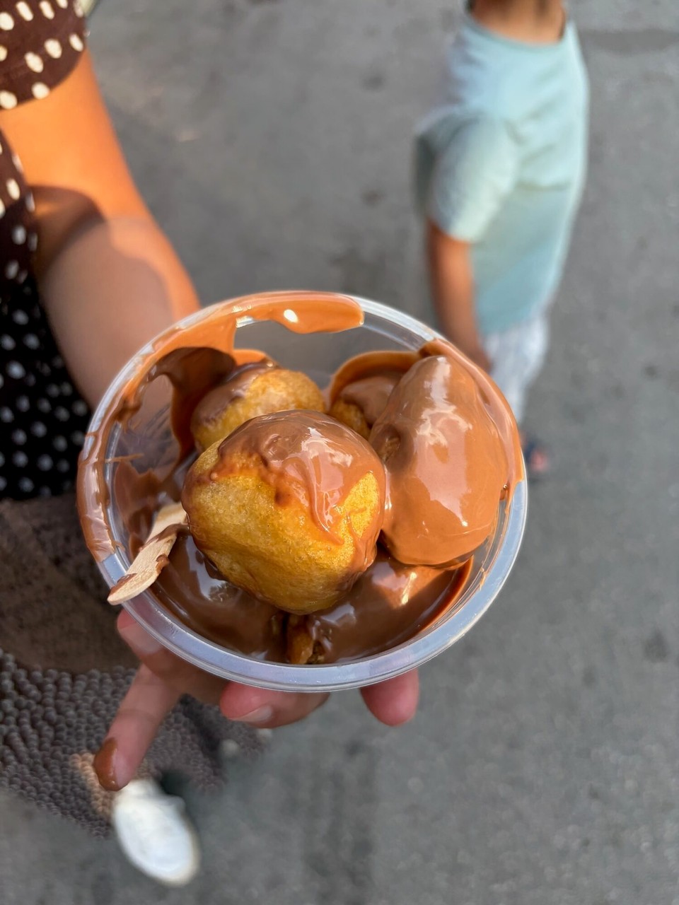 Griechenland - Lefkada - Dort mussten natürlich auch die Loukoumades probiert werden. Frittierte Teigbällchen mit Schokolade.