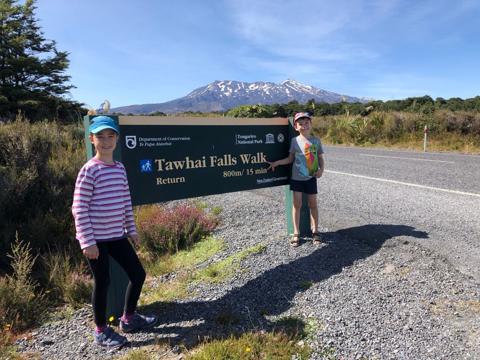 Neuseeland -  - Kurz nach Whakapapa spazieren wir  zu den Tawhai falls.