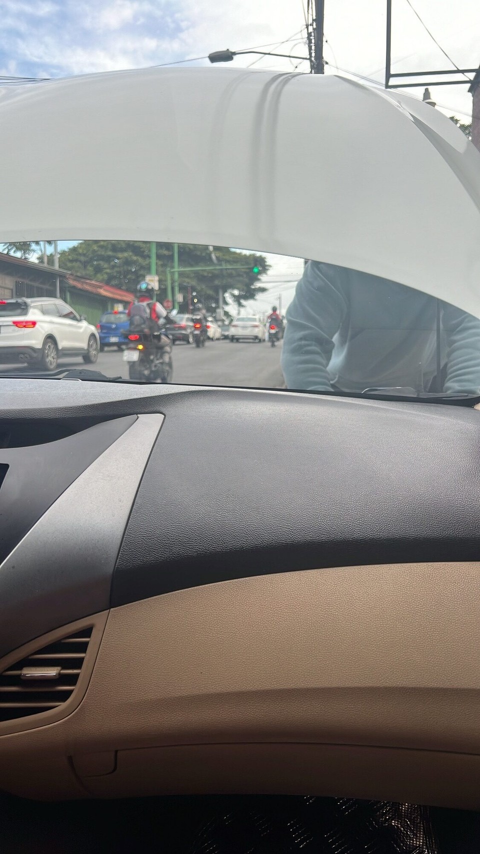 Costa Rica - Talamanca - Letzt Fritig bini denn am morge los uf Puerto Viejo. En Tourguide woni in Tortuguero kenne glernt ha ish det gsi mit e paar Kollege und het gfrogt obi au verbi cho will. Da‘s e mega schöni Stadt ish hani zuegseit. Am morge ish denn de Uber stah blibe,han en neue bstellt & spünktlich ufe Bus gschafft