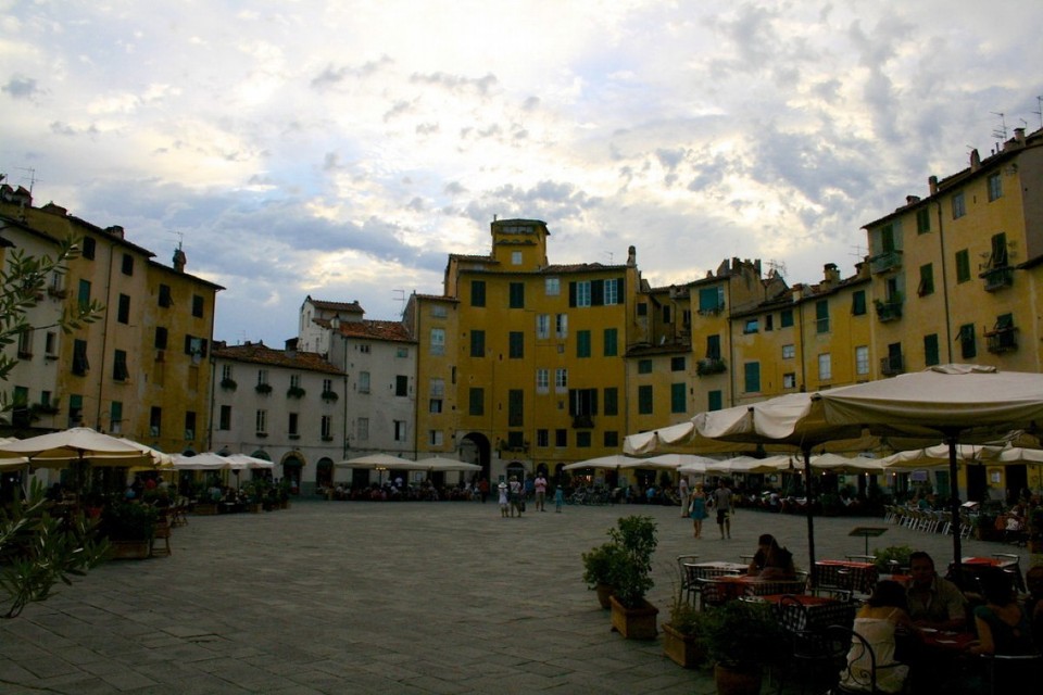 Italy - Lucca - Piazza Anfiteatro