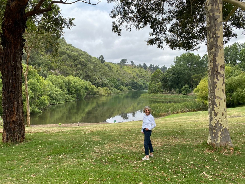 Australien - Mount Gambier - Wir hielten im Gelände beim Kratersee Ausschau noch Tieren