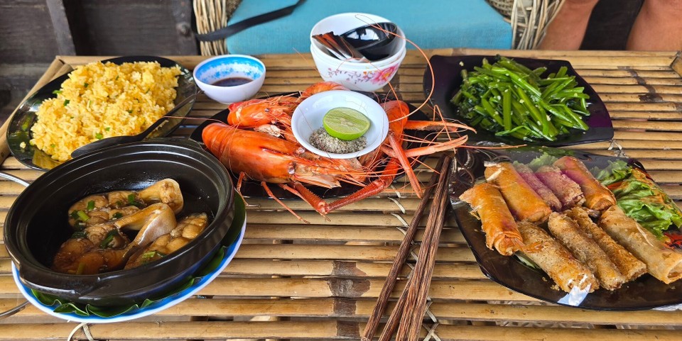 Vietnam - Ben Tre - Gourmet lunch onboard