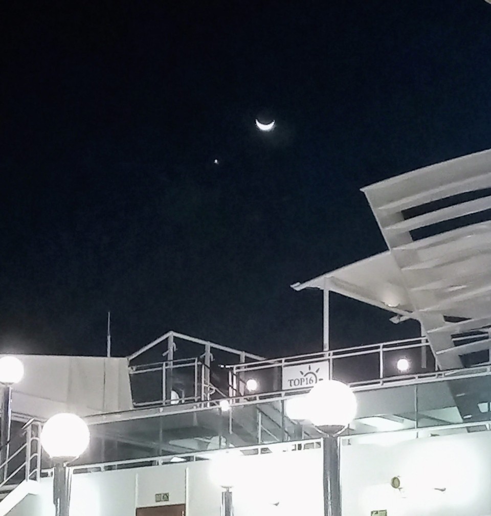 unbekannt - Rotes Meer - Abnehmender Mond im Süden.🌔🌜