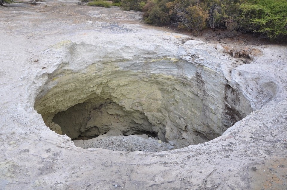 Neuseeland - Papamoa - Krater in Wai-o-tapu, Wunderland der heissen Quellen