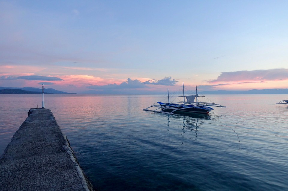 Philippines - Moalboal - Solnedgangen fra piren rett ved der vi bodde. Her kan man også snorkle for å se skilpadder, men jeg så ingen..