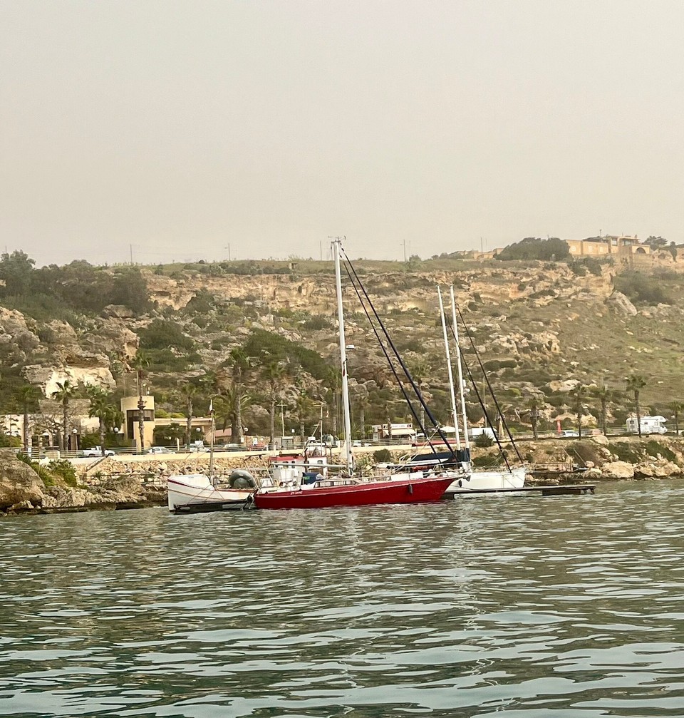 Malta -  - Geschwindigkeit raus,
Boot wieder komplett im Wasser und entspannte Einfahrt. 