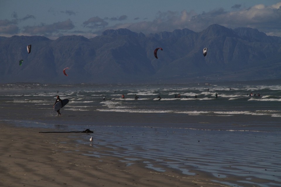 Südafrika - Cape Town - Kitesurfer am Muitzenbergstrand (Achtung Weisser Hai!)