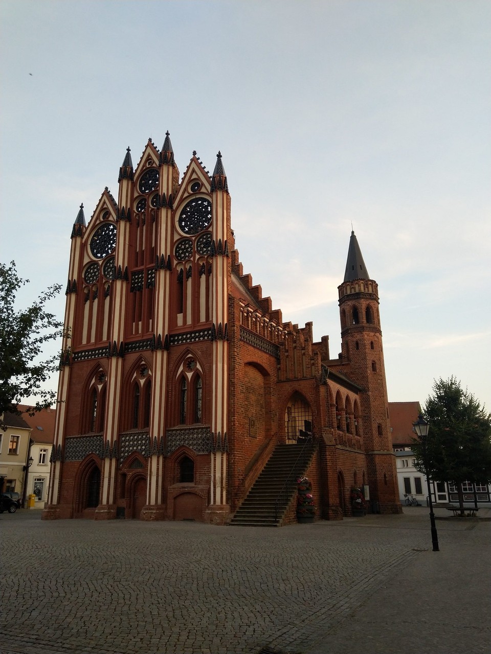 Deutschland - Tangermünde - Und dann Tangermünde, die Stadt, die mir den Glauben an Lebendigkeit zurückgibt. 11.000 Einwohner*innen.
