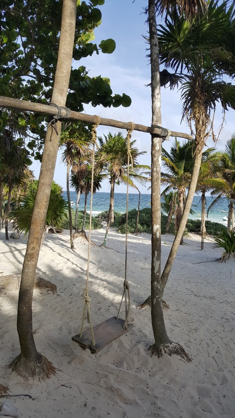 Mexiko - Tulum - Wir fuhren mit dem Auto nach Tulum.  Dort angekommen ging es an den feinsten Sandstrand, den wir je gesehen haben. 