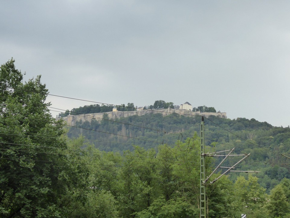 Deutschland - Bad Schandau - Und direkt hinterher das nächste Highlight: Burg Königstein. Ich kann mich erinnern, dass ich schwer begeistert war, als ich sie das erste Mal gesehen habe. Also auch hier: Empfehlung!