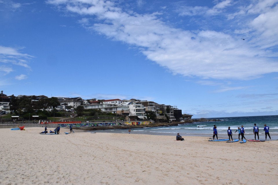 Australien - Elizabeth Bay - Bondi Beach ist DER Strand schlechthin. Hier heißt es sehen und gesehen werden - ein Surfkurs steht hier bei vielen auf der Bucket-List.