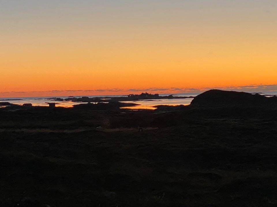 Norwegen - Averøy - Es war uuuuunnglaublich schön!!! 
Die Bilder können weder die Landschaft noch den Sonnenuntergang wiedergeben, was wir bis hier schon sehen und erleben durften. Auch hier sehen wir wieder Seeadler und man hört nichts außer Natur!  
Einfach unbeschreiblich! 