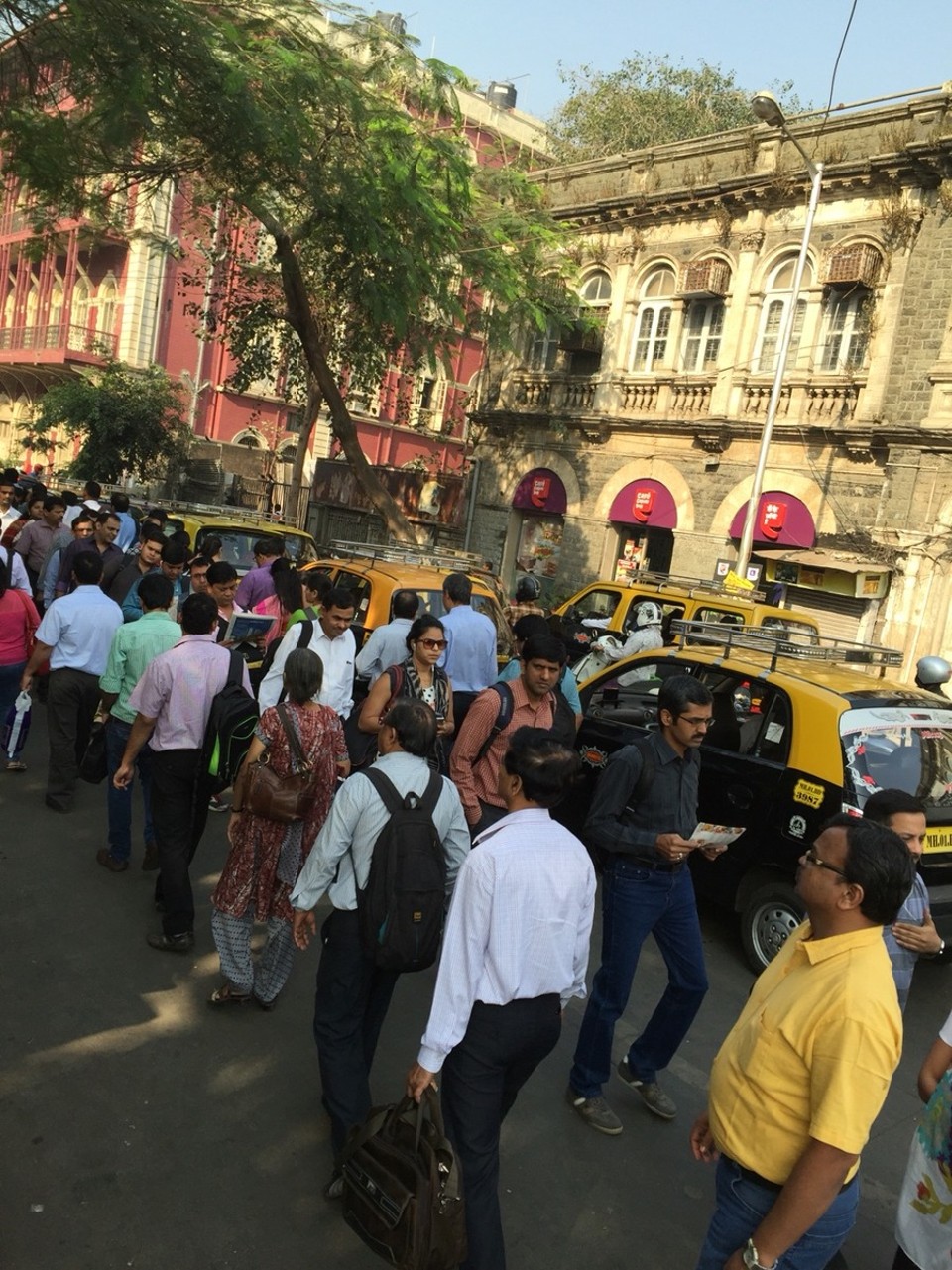 Indien - Mumbai - Taxi-Warteschlange 