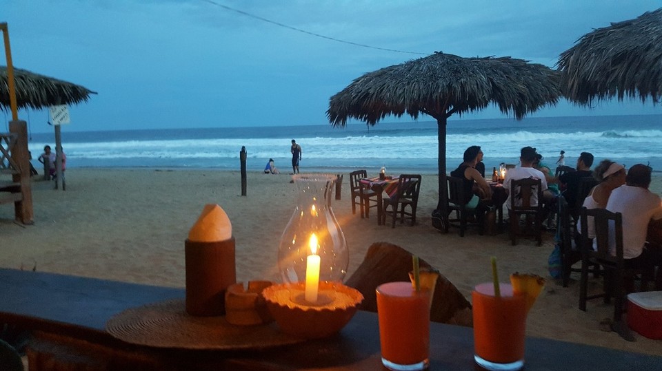Mexiko - unbekannt - Die schöne Aussicht, das leckere Essen UND die leckeren Cocktails "dos para uno" haben uns die Abende sehr erfreut. 