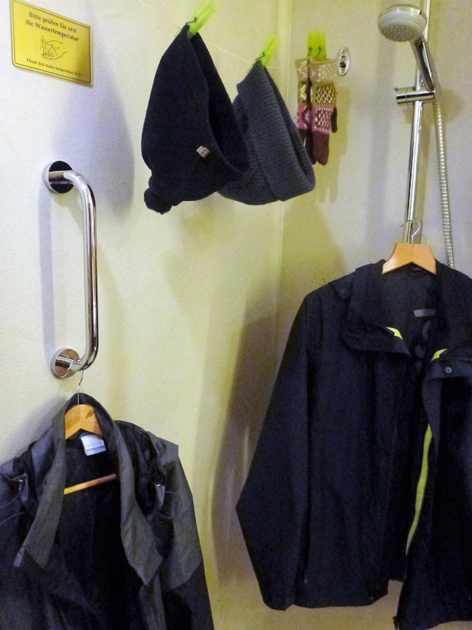 Falklandinseln -  - Unsere Dusche wurde umfunktioniert zum Trocknungsraum
