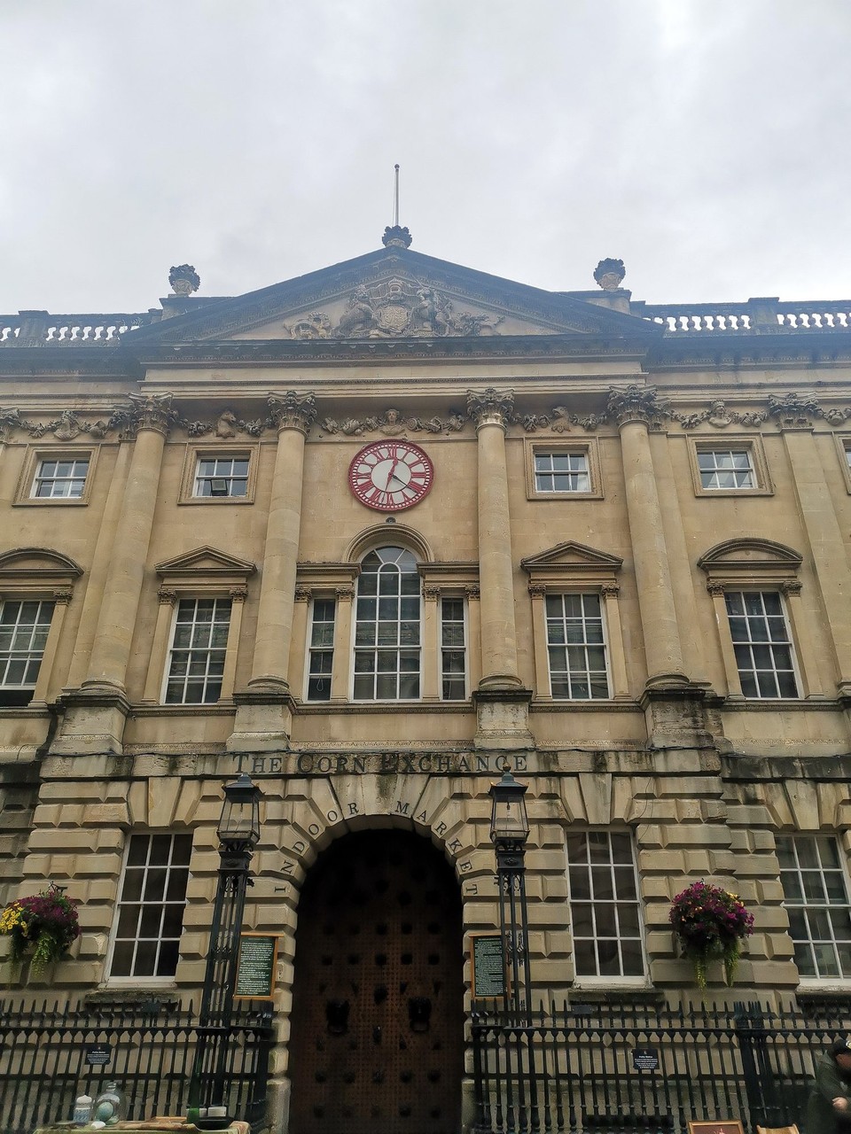 United Kingdom - Bristol - Bristol hatte eine Zeit lang eine eigene Uhrzeit, die auf dieser Uhr erkennbar ist und sich nur um wenige Minuten von der Greenwich mean time unterscheidet, aber besser haben als brauchen 😂 ähnlich verrückt ist der Ansatz, dass die Bristoler eigenes Geld haben, um lokal einzukaufen