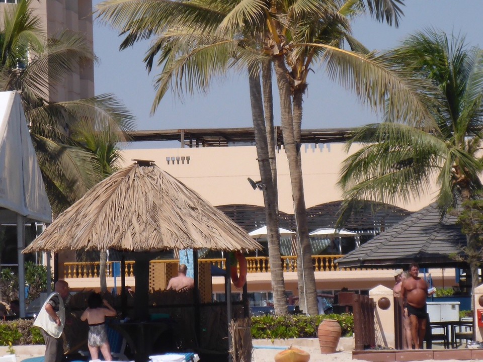  -  - Poolbar mit Alkohol ab 14.00 Uhr