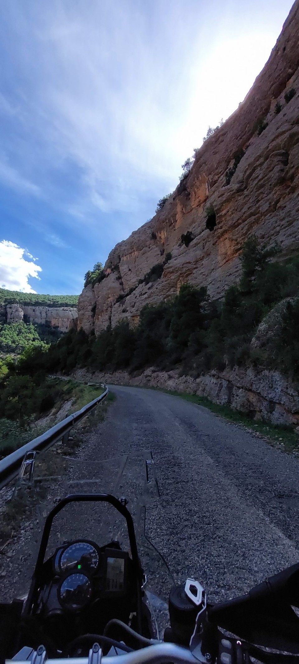 Spain - Torla-Ordesa - Auf dieser Kiespiste komme ich langsam aber mit viel Spass und toller Aussicht voran. 