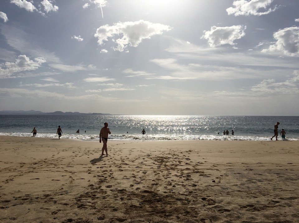 - Playa Mujeres - Großzügiger Strand mit starken Wellen. 