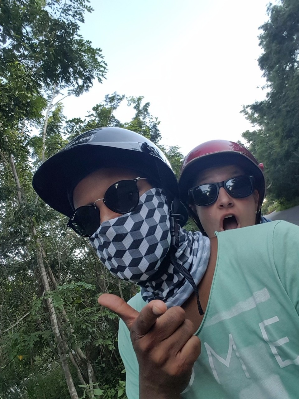 Mexiko - San Miguel de Cozumel - Auch wenn es extrem heiß ist, besser was für den Hals tragen.  