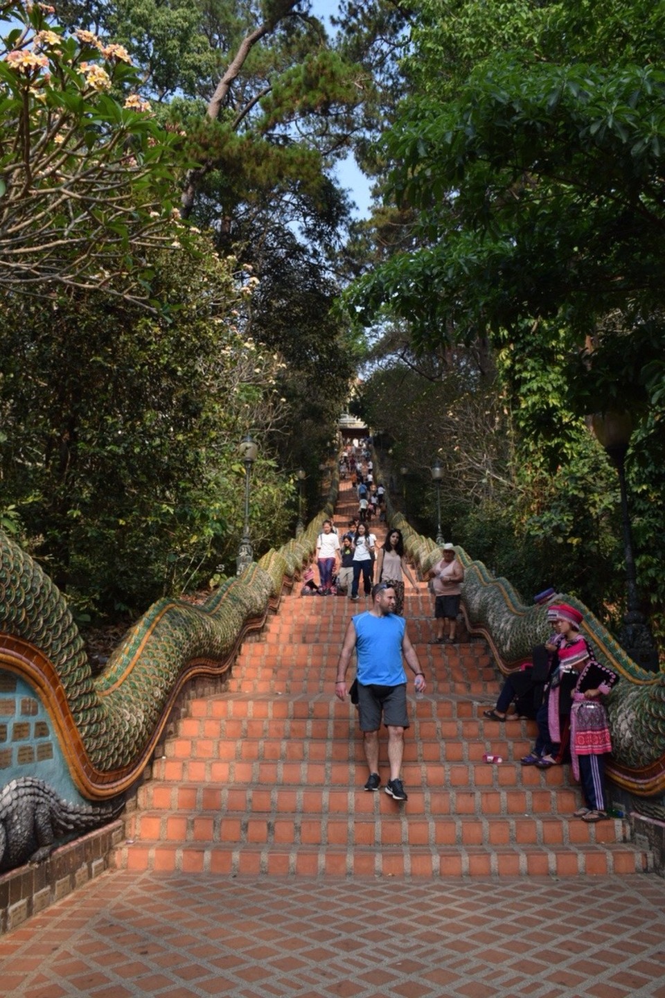 Thailand - Chiang Mai - Da sollen wir rauf, gibts denn keinen Fahrstuhl?