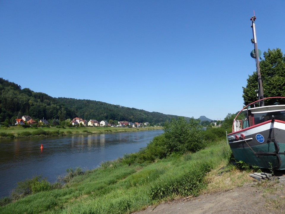 Tschechien - Ústí nad Labem - Ein Blick zurück Richtung Bad Schandau. Leider erst nach ein paar Kilometern, weil....... die ersten Fotos wieder wegen falscher Einstellung in den Müll mussten 🙈🙈.