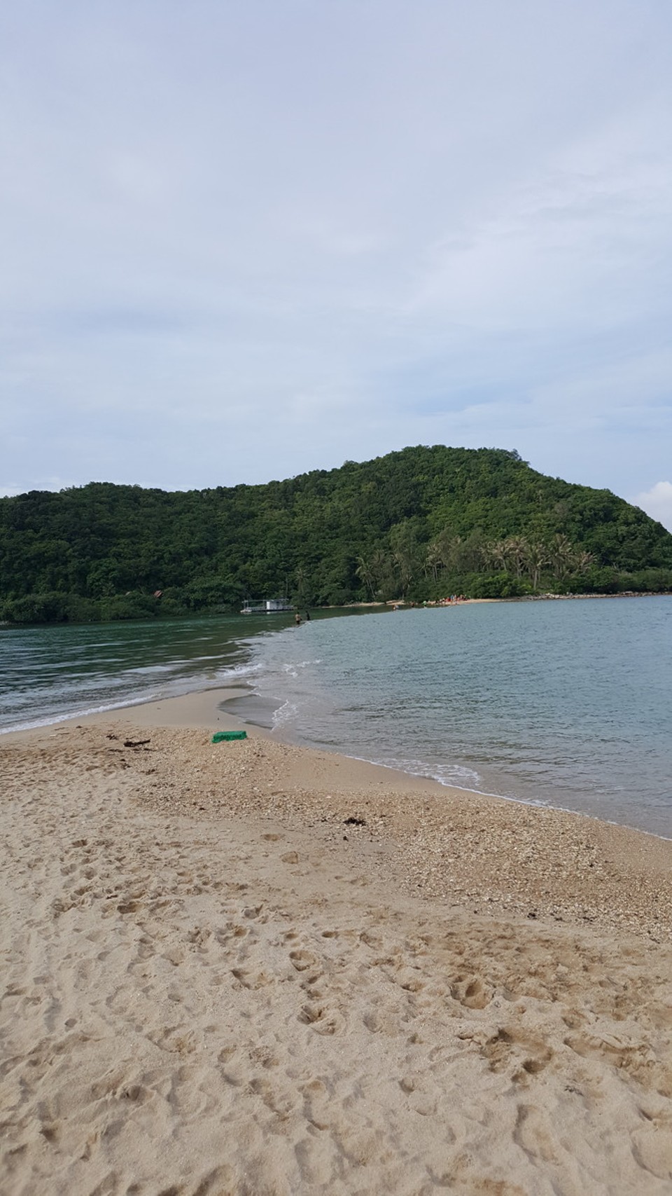 Thailand - Ko Pha-ngan - Fußmarsch nach Ko Mah.  Dort schnorchelten wir mit vielen bunten Fischen. 