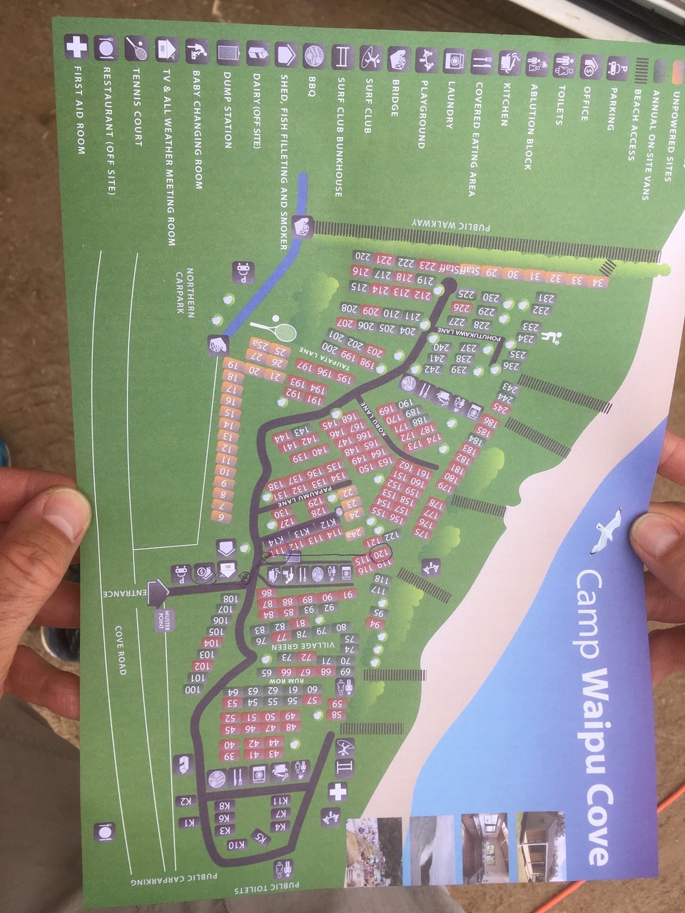 Neuseeland - Raumanga - Unsere letzte Nacht in Neuseeland verbringen wir im Camper im Waipu Cove Camping auf Platz 120. Wahrscheinlich wegen dem Wochenende ist es unerwartet voll.