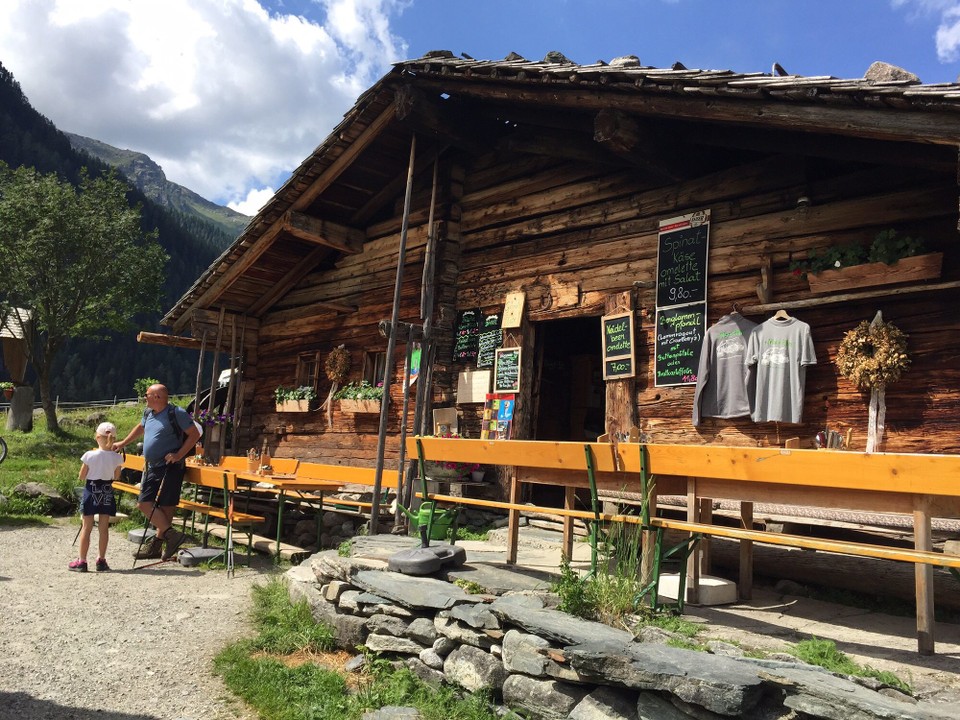Österreich - Bramberg am Wildkogel - Die urige alte Moaalm
Mega urig aber ob ich da was essen wollte 🙈