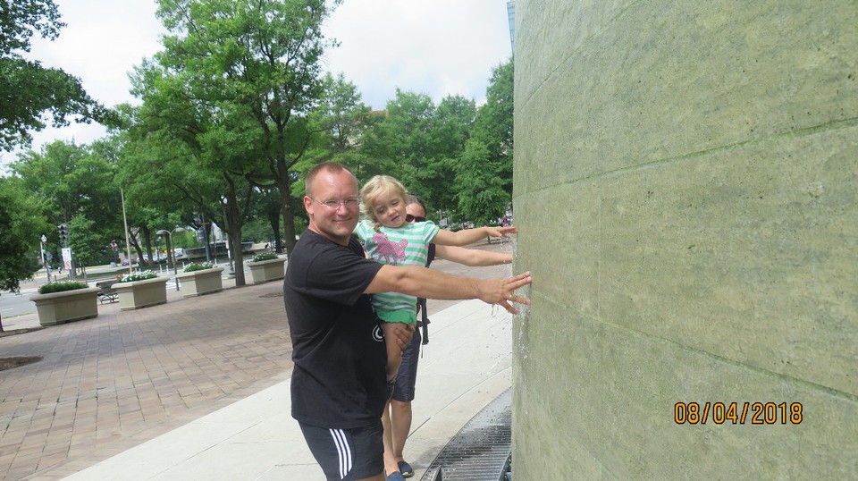 Vereinigte Staaten - Washington - ein cooler Brunnen an der canadischen Botschaft