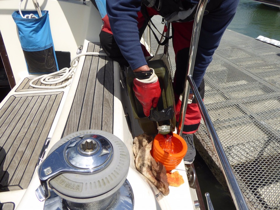 United Kingdom - Southminster - …not easy on a rocky pontoon and in high winds!