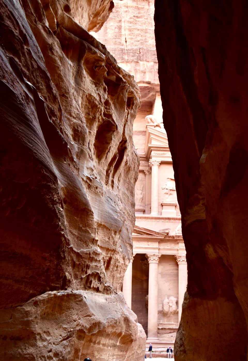 Jordanien - Wadi Musa - Ein letzter Blick zurück, die gesamte Strecke hin und zurück ca. 17 km. Nur mit unseren vierbeinigen Helfern an einem Tag zu schaffen, da es steil bergauf und bergab ging. Also bis morgen auf ein neues Abenteuer.