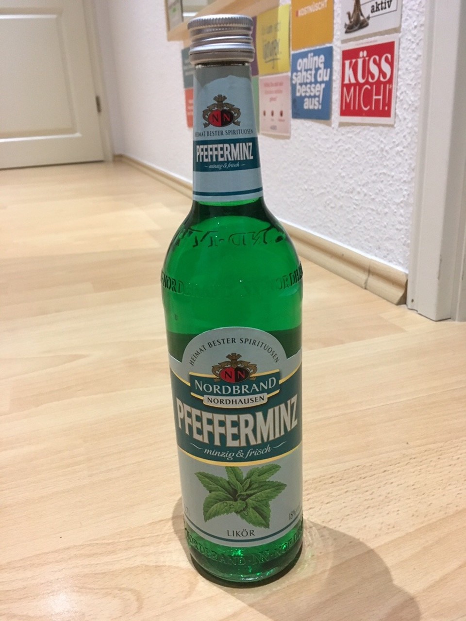 Deutschland - Erfurt - Eine Flasche Pfeffi für unseren Reiseleiter Martin auf Bali - beim Kauf wurde ich erstmal nach dem Ausweis gefragt :D