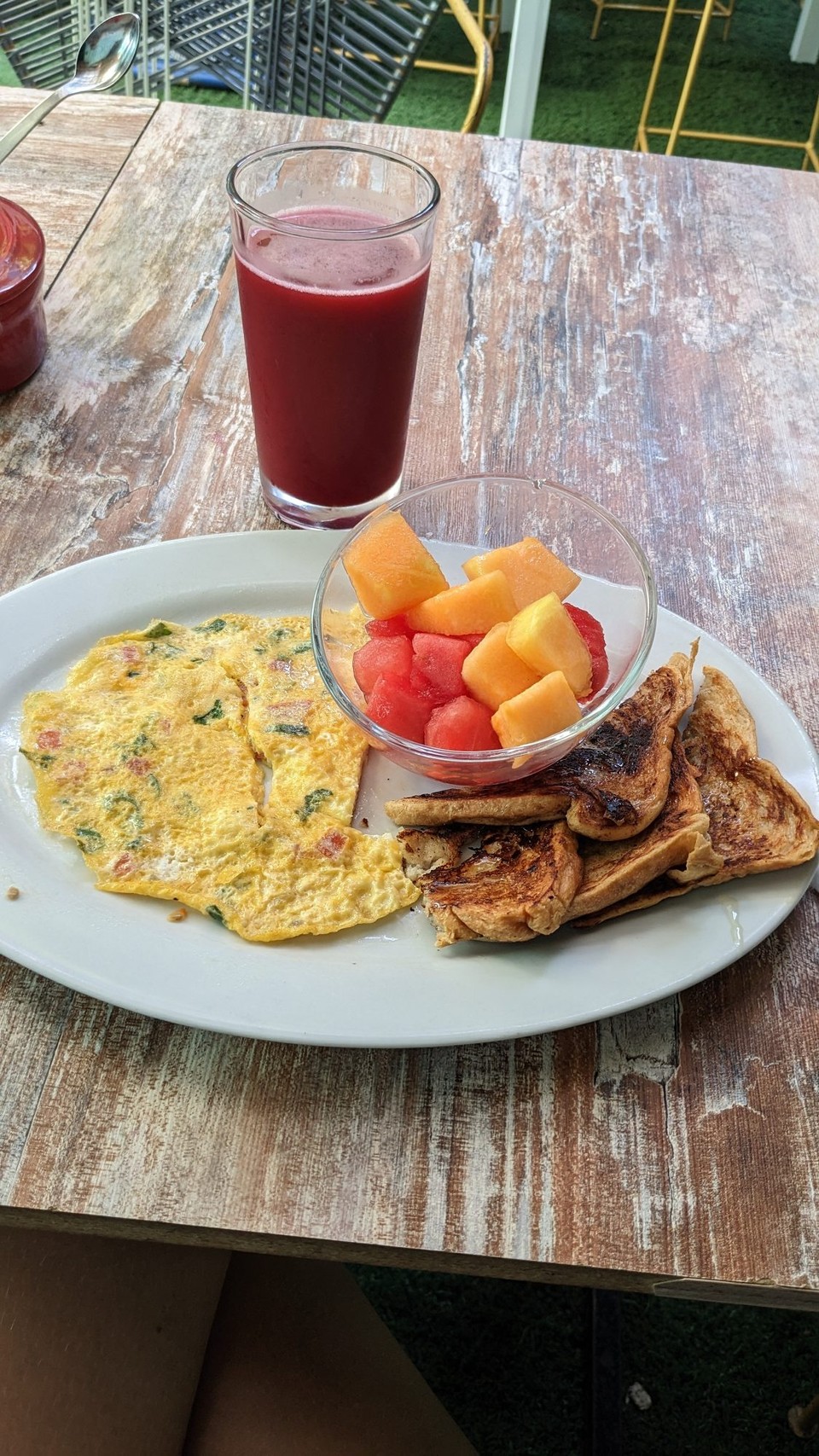 Kolumbien - Cartagena - Frühstück im Hostel war immer sehr gut, jeden Tag was anderes...zwar immer viel zu wenig, aber lecker :p 
Und der Mora (?)- Saft ist unfassbar gut 