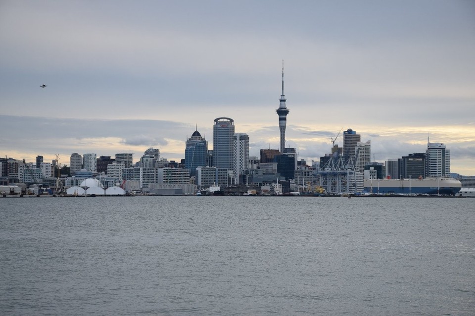 Neuseeland - Auckland - Aucklands Skyline von Devonport aus gesehen