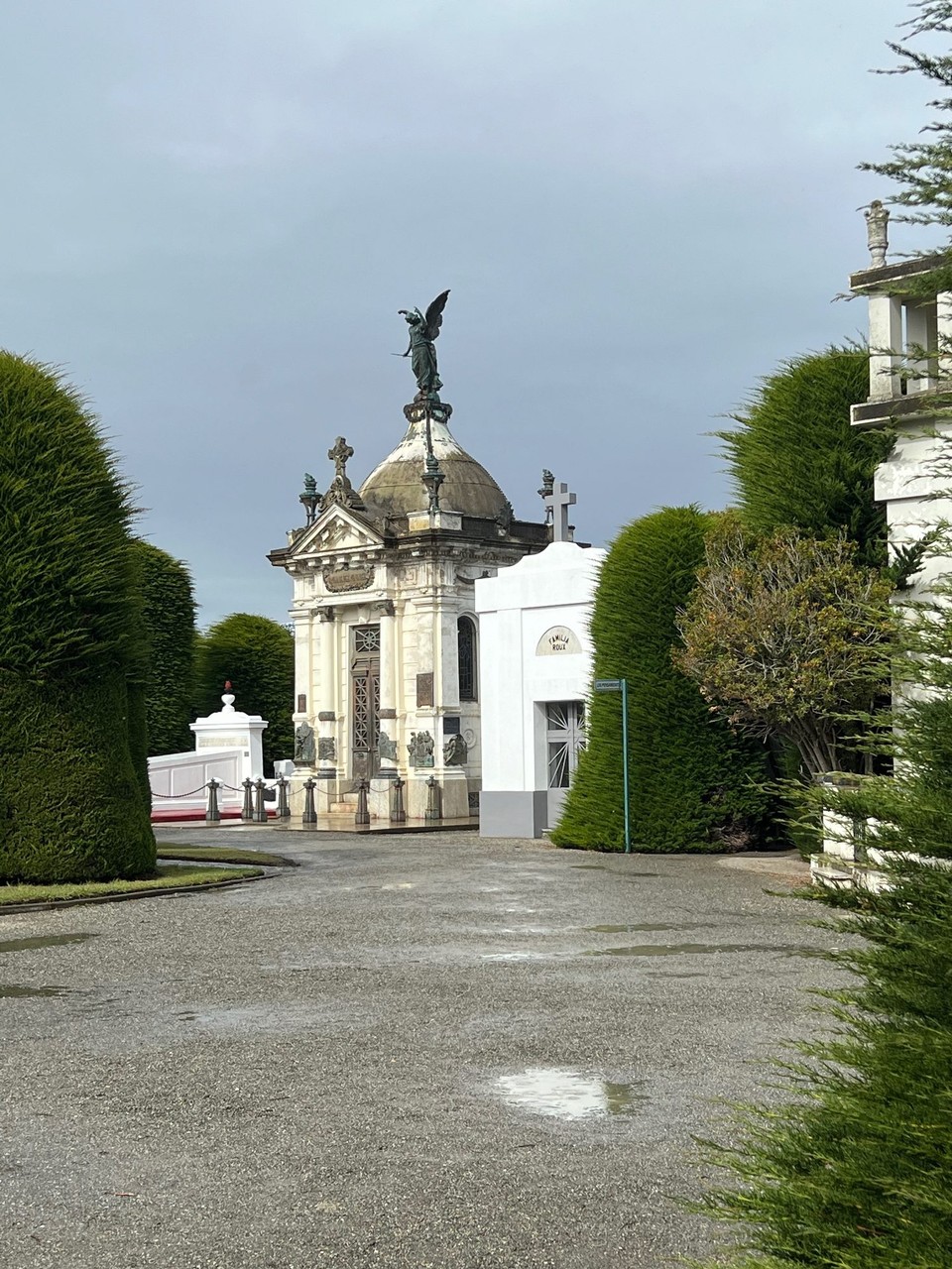 Chile - Punta Arenas - Nice mausoleum 