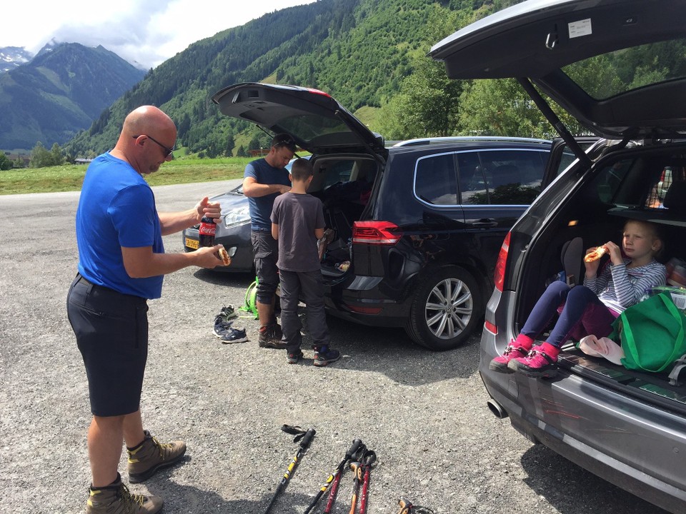 Österreich - Rauris - Warten, bis die 🚡 ihre Mittagspause beendet hat. Diese ist von 12:00 Wir  bis 13:00 Uhr.